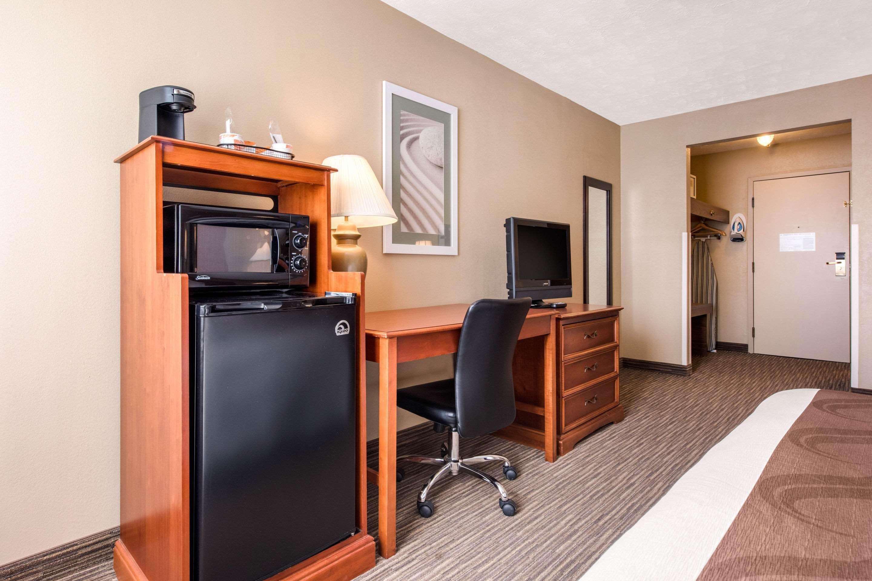 Quality Inn & Suites New Castle Exterior photo