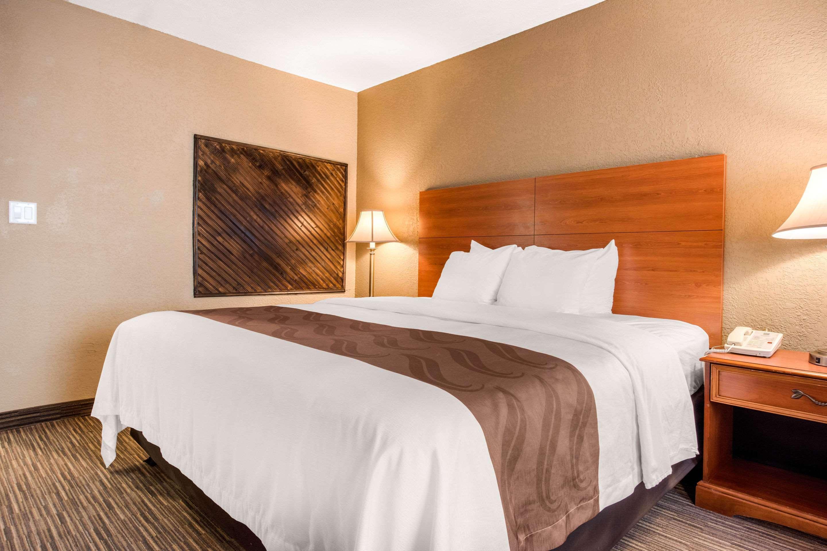 Quality Inn & Suites New Castle Exterior photo